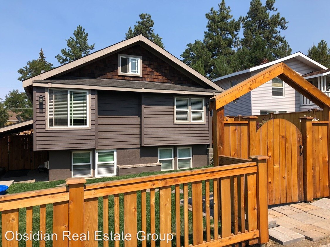 Foto principal - 137 NW St Helens Pl