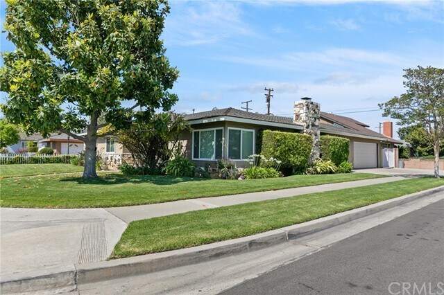 Building Photo - 200 Ladera Vista Dr
