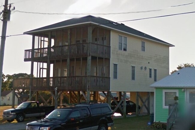 Building Photo - 308 Easy St