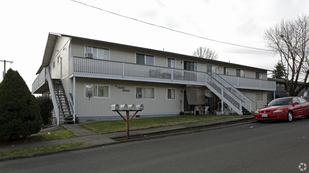 Primary Photo - Trade Winds Apartments