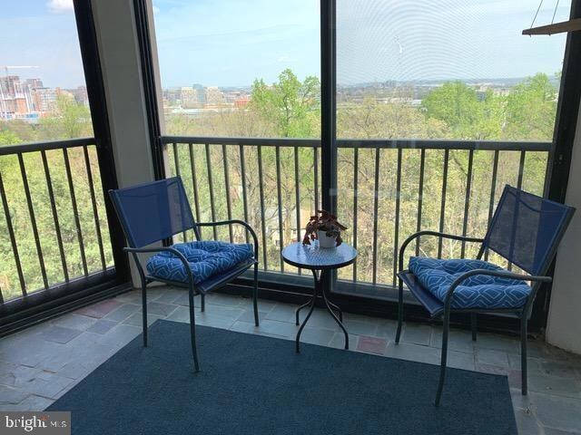 Foto del edificio - 5903 Mt Eagle Dr