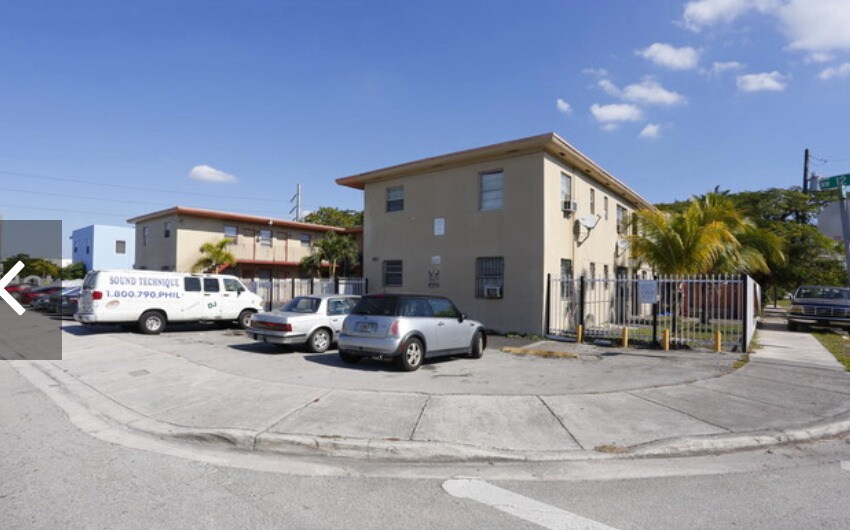 Foto principal - 6601 NW 12th St