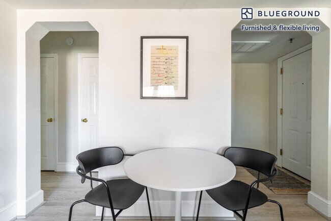 Foto del edificio - 600 Bashford Ln