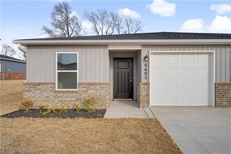 Building Photo - 6607 SW Devotion Ave