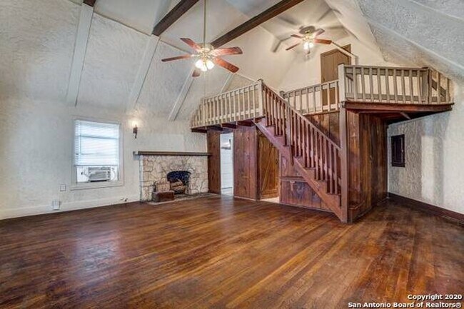 Foto del edificio - CHARMING LOFT IN WOODLAWN TERRACE