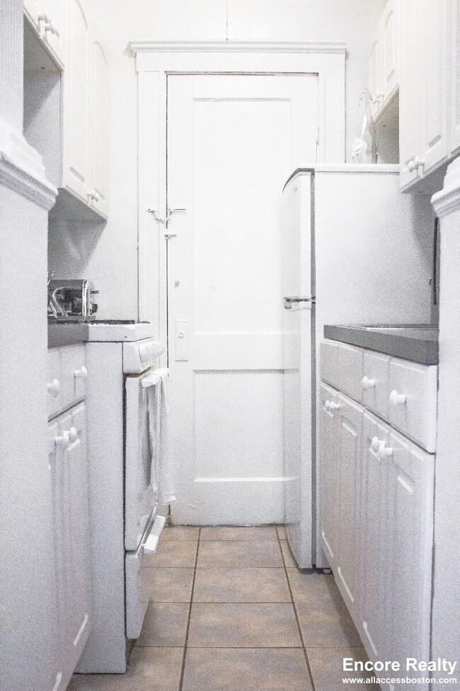 Building Photo - 121 Park Dr