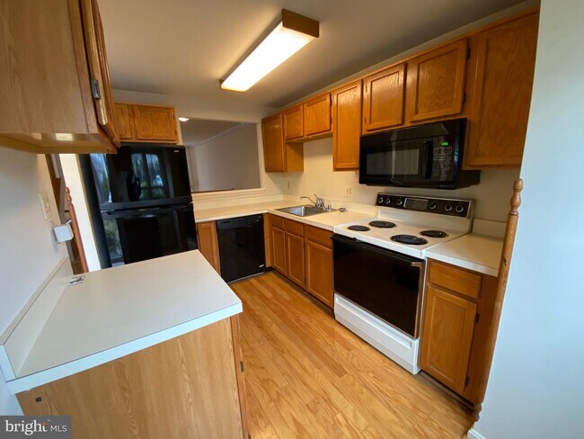 Foto del edificio - 6021 Old Stratford Ct