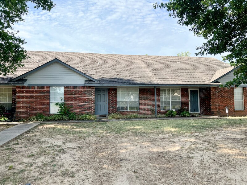 Foto principal - 1221 Jeannie Ln