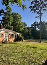 Building Photo - 3327 Robinhood Dr