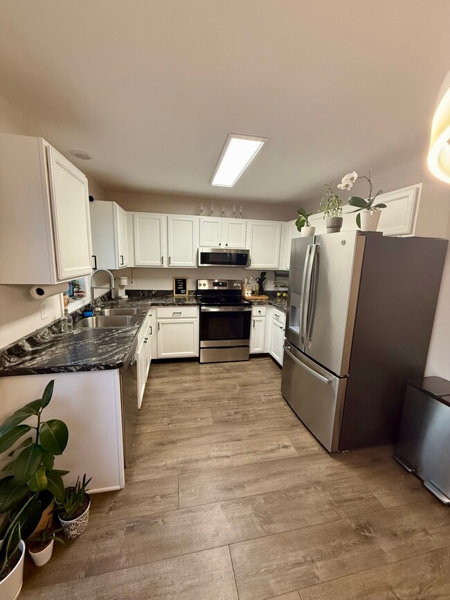 Building Photo - 710 Mesta Ln