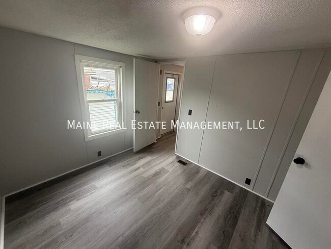 Foto del edificio - 799 Stillwater Ave