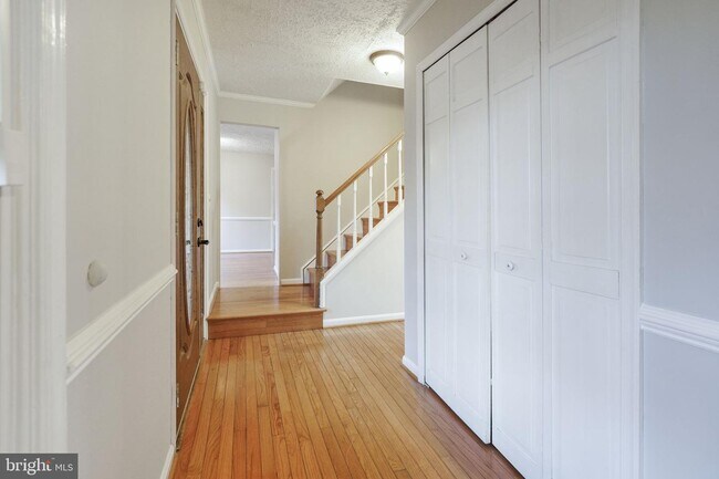 Building Photo - 47 Winding Creek Rd