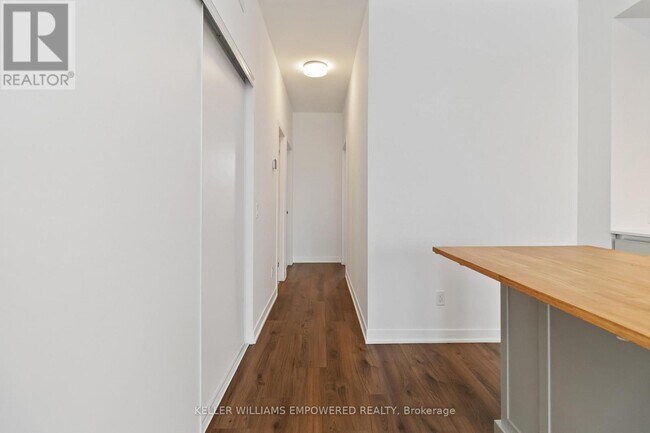 Photo du bâtiment - 3010 Trailside Dr