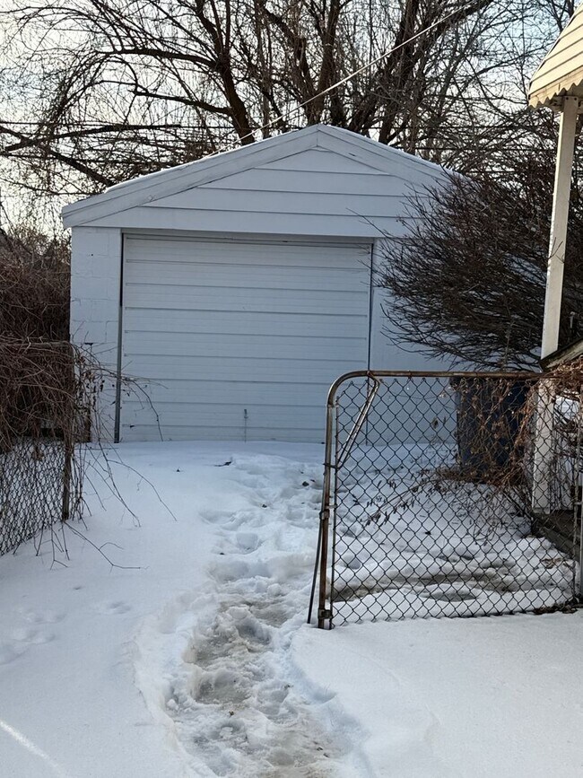 Foto del edificio - Charming 3BR House in Madison Heights