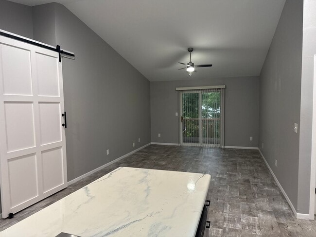 Building Photo - 1051 Minns Dr