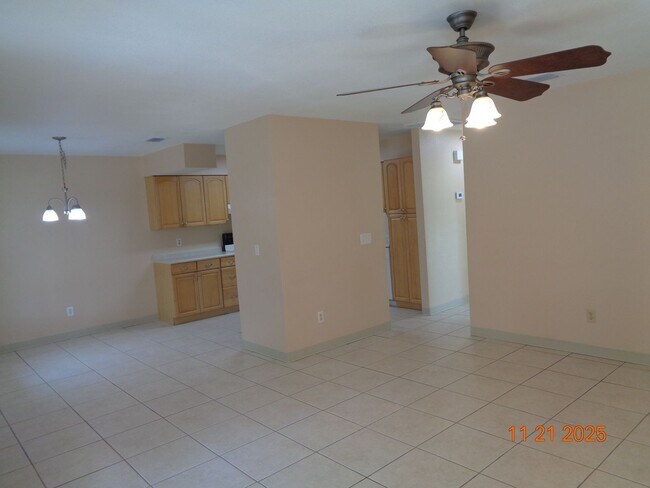 Building Photo - PRICE REDUCED! WELL MAINTAINED FLORIDA SHORES 2BR 1BA DUPLEX FOR RENT