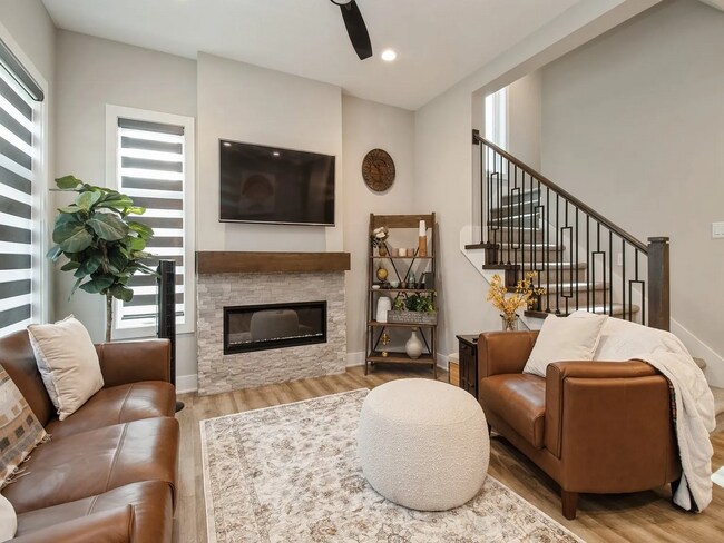 Foto del edificio - Luxurious 3-Bedroom, 2-Bathroom Townhouse – Des Moines