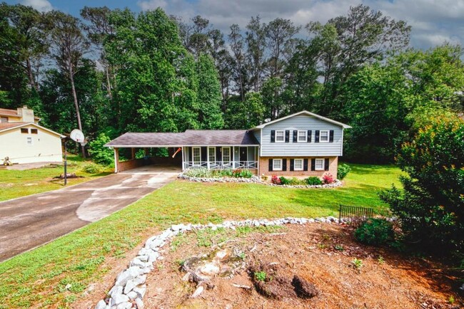 Building Photo - 4033 Scenic Mountain Dr SW