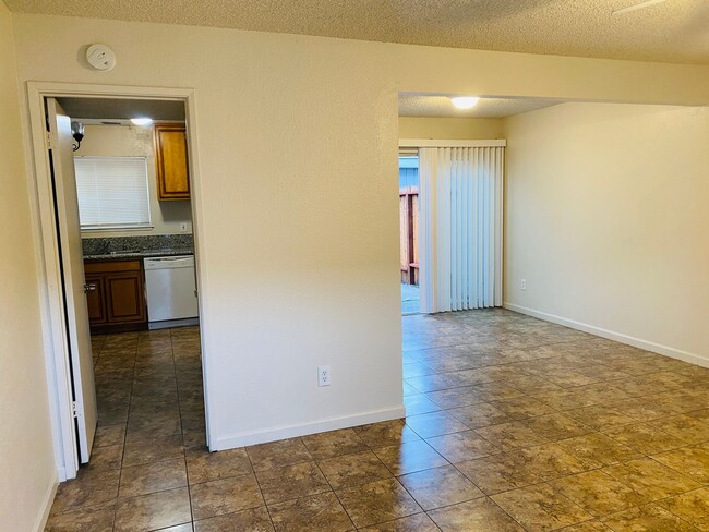 Building Photo - Gated Community Close to Hwy 99 & Shopping
