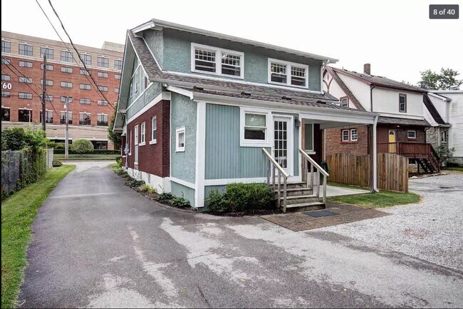 Building Photo - 1733 Nicholasville Rd