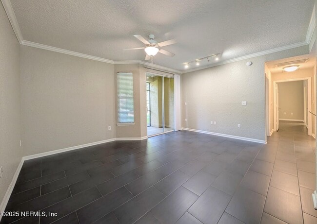 Foto del edificio - 1300 Riverplace Blvd
