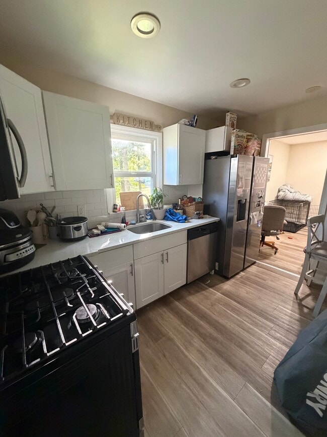 Building Photo - 408 Apple Dr