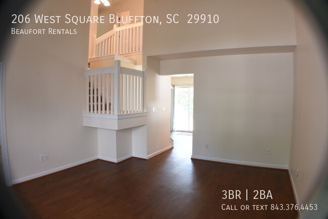 Building Photo - 206 West Square Bluffton, SC  29910