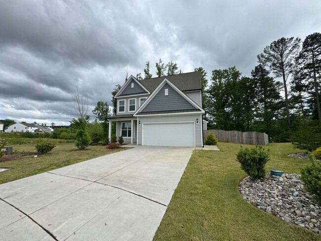 Foto del edificio - 5 Bedroom Home in Franklinton