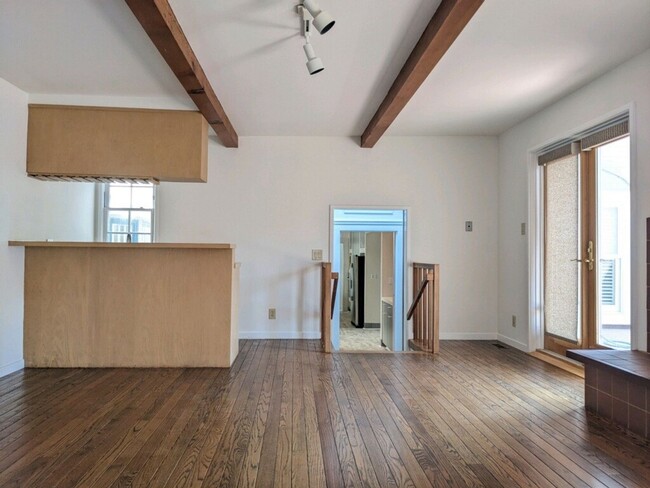 Building Photo - Sprawling 4+ Bed / 3 Bath Jordan Park Sing...