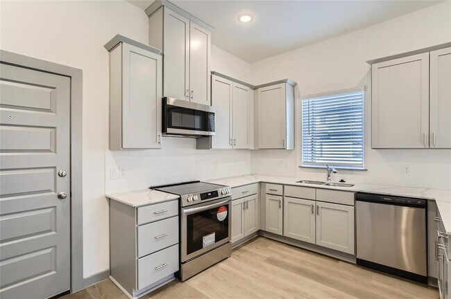 Foto del edificio - 33126 Oak Hts Pl