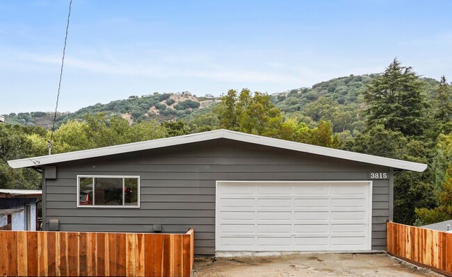 Building Photo - 3815 Delmont Ave