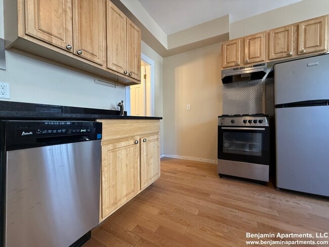 Building Photo - 232 Cambridge St