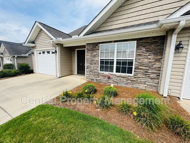 Building Photo - 107 Shalom Dr