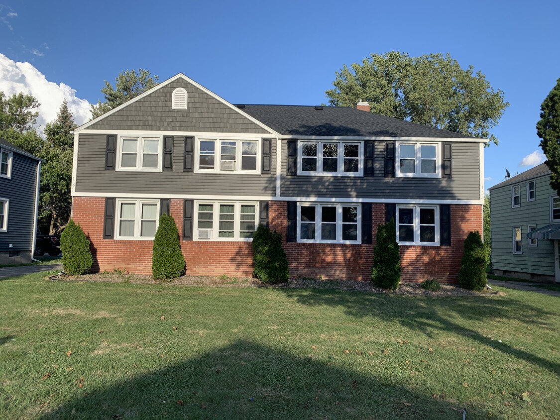 Primary Photo - 129 Shoshone St