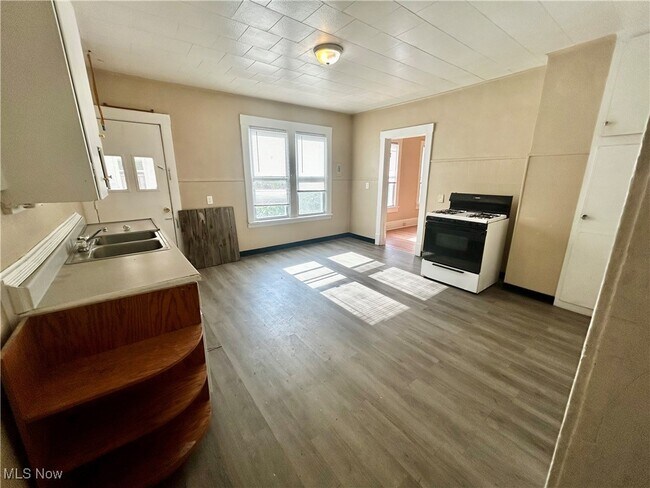 Foto del edificio - 6714 Worley Ave