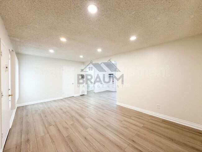 Foto del edificio - 19401 Haynes St