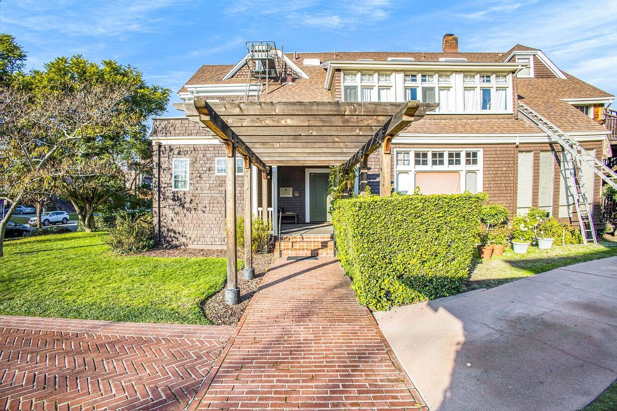 Primary Photo - 1236 Sherman St