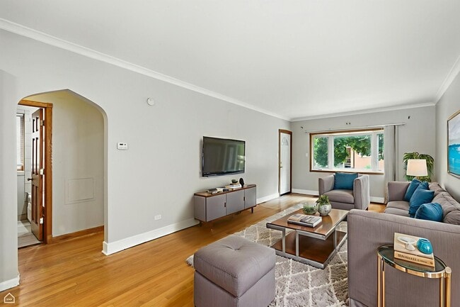 Foto del edificio - 5837 W Peterson Ave