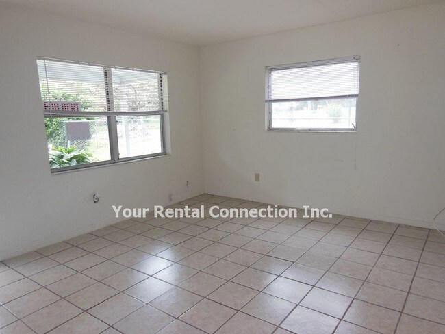 Building Photo - Broadway off East Lake Parker New Price