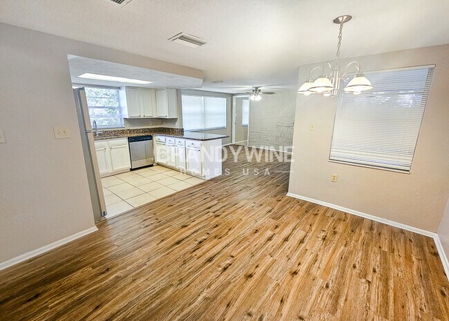 Building Photo - 7815 Treasure Pointe Dr