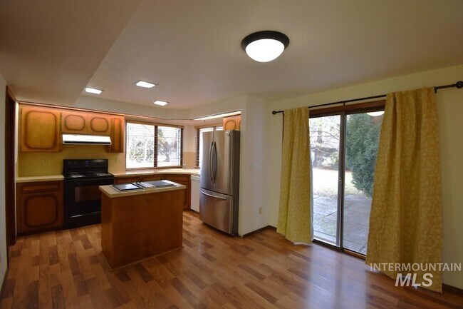 Foto del edificio - 7344 Modoc St