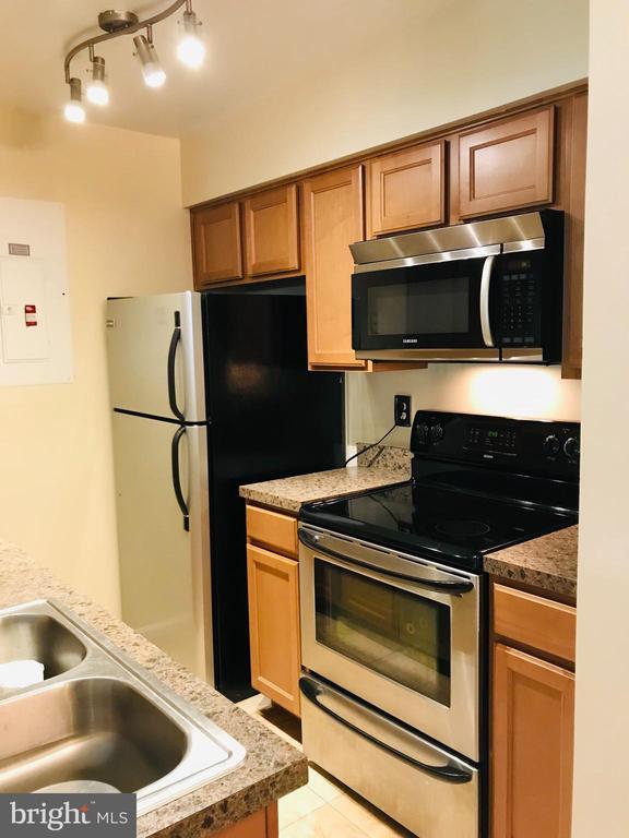 Foto del edificio - 13069 Shadyside Ln
