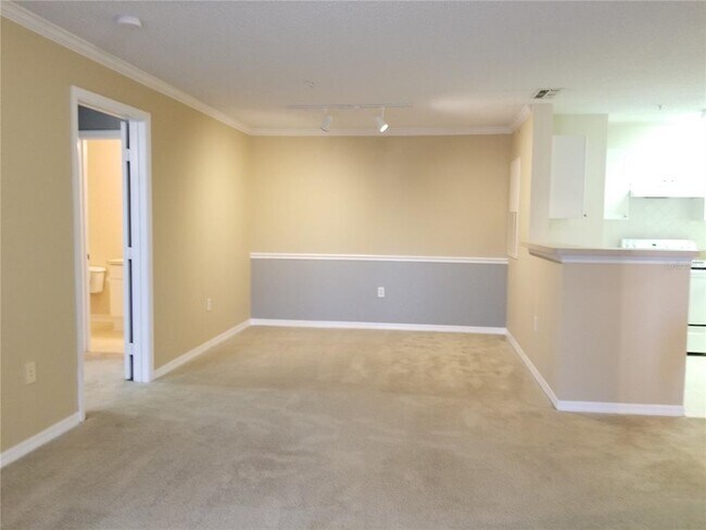 Building Photo - 18001 Richmond Pl Dr