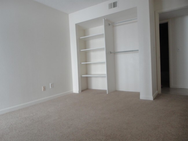 Foto del edificio - 3440 S Eagle St