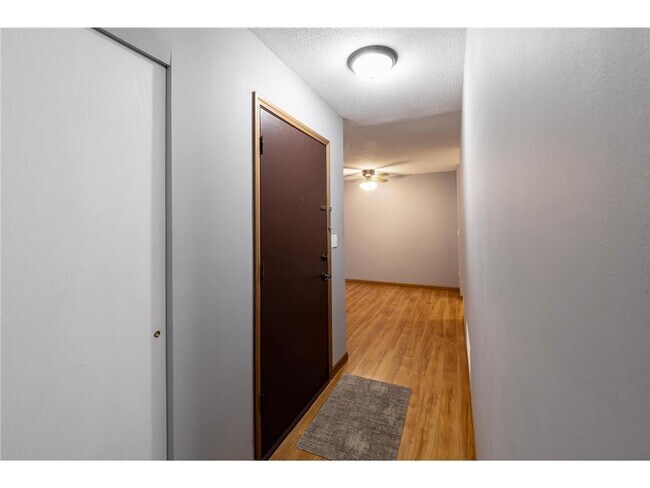 Building Photo - 3290 Lower 67th St E