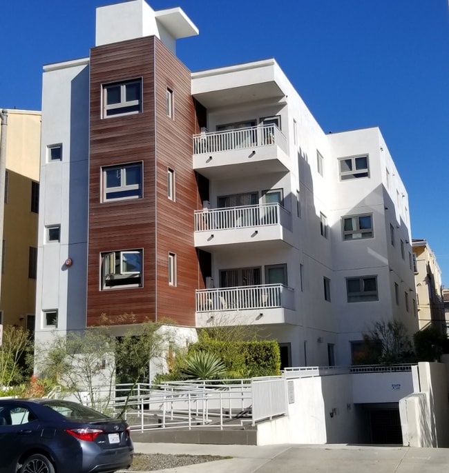 Building Photo - 1424 S Bentley Ave