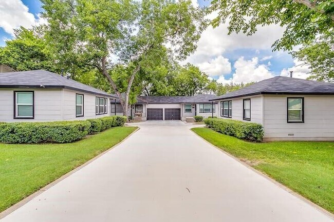 Building Photo - 4706 Collinwood Ave