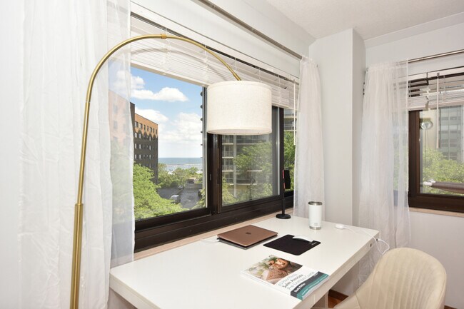 Foto del edificio - 1633 N Prospect Ave