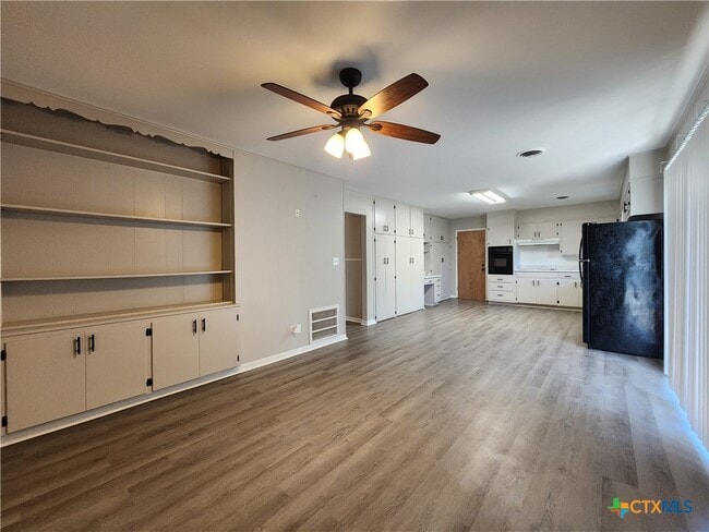 Foto del edificio - 273 Meadow Ave