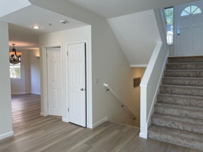 Building Photo - 4 br, 2.5 bath House - 9 Laurel Glen Terrace